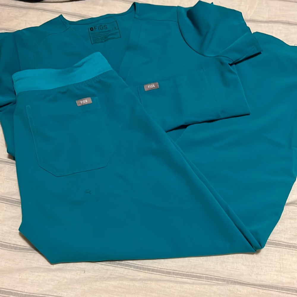 FIGS SCRUB SET